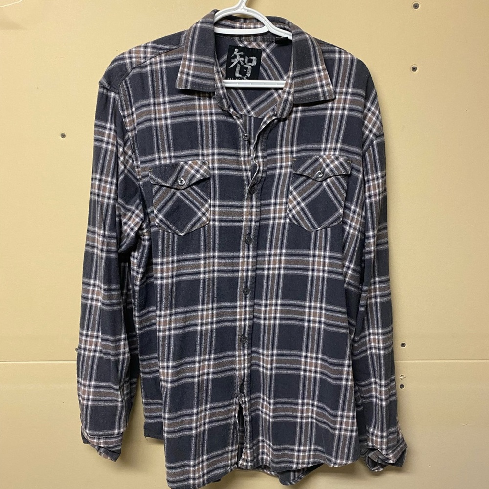 2/$20❤️- SHIRT | Men’s Age of Wisdom shirt size XL (fits like a large)